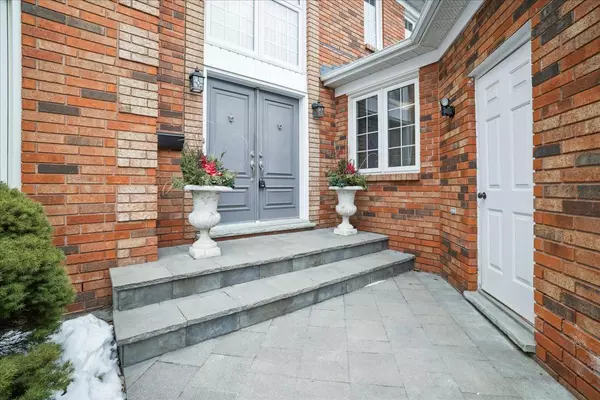 Oakville, ON L6M 2T2,2103 Brays LN