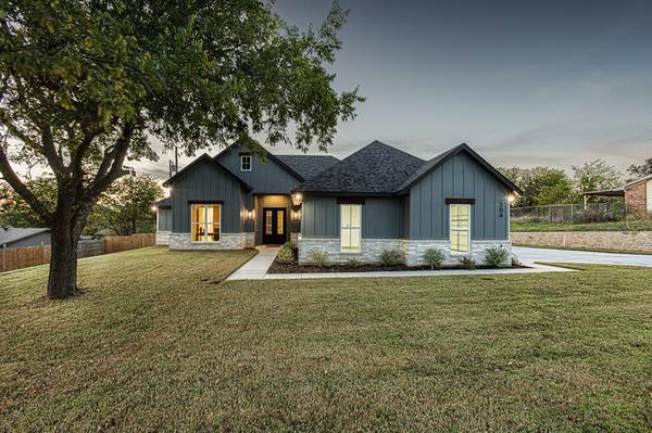 204 Oakdale Drive,  Aledo,  TX 76108