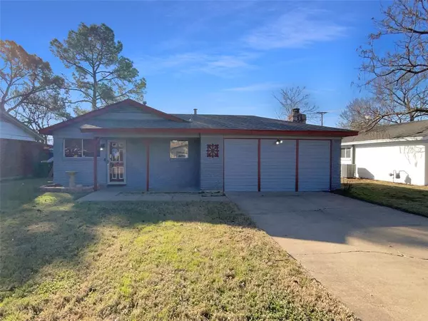 712 Brookfield Drive, Hurst, TX 76053