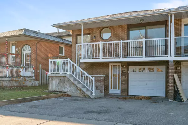 332 Royal Salisbury WAY, Peel, ON L6V 3G5