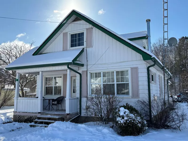 19 Wilno ST, Madawaska Valley, ON K0J 1B0