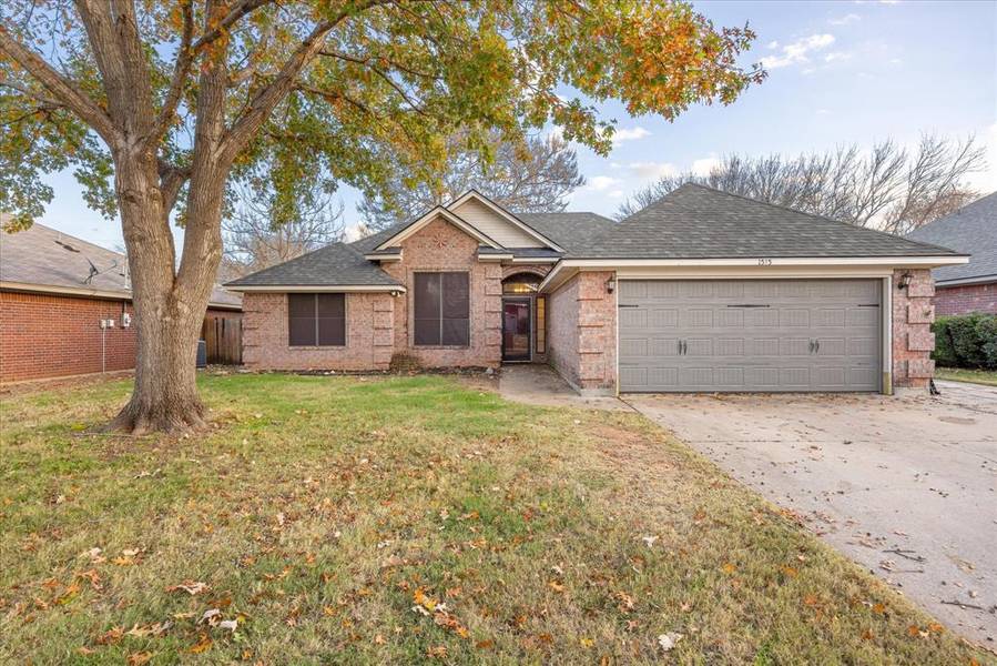 1515 Berry Patch Lane, Granbury, TX 76048