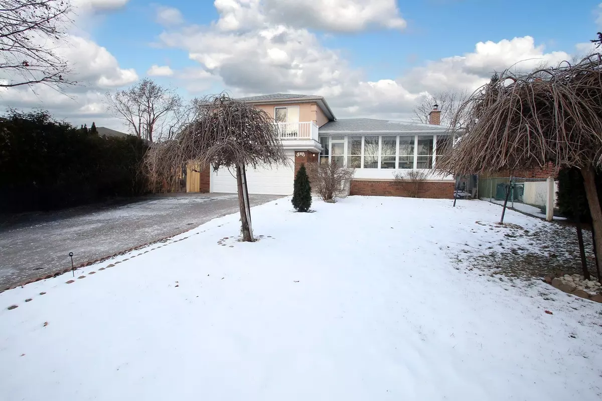 Mississauga, ON L4Y 3N5,3651 Broomhill CRES