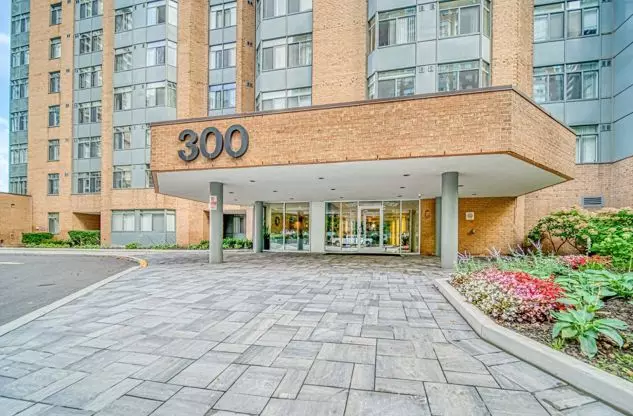 Mississauga, ON L5B 3W3,300 Webb DR #610