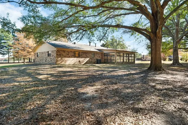 Mineola, TX 75773,150 County Road 2325