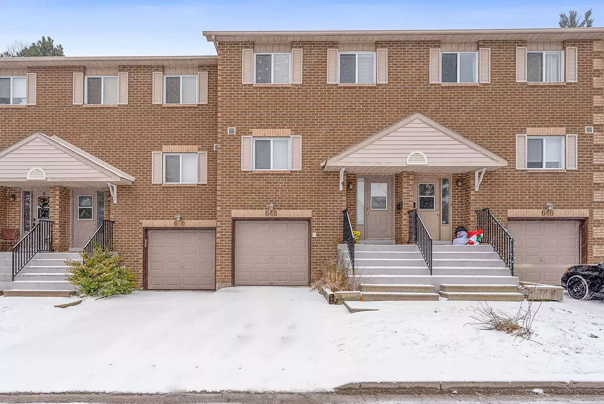 Newmarket, ON L3X 1Y1,648 Gibney CRES #33