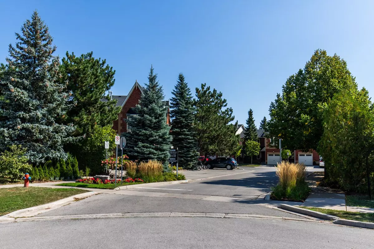 Oakville, ON L6H 5P5,2004 Glenada CRES #24