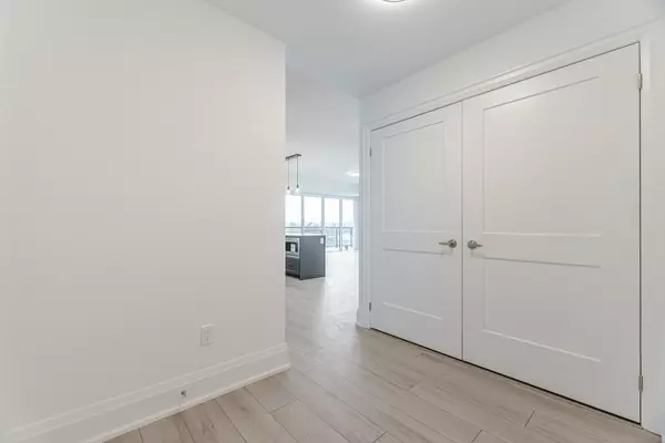 Mississauga, ON L5J 0A2,1035 Southdown RD #602