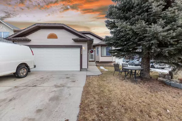 248 West Lakeview PL, Chestermere, AB T1X 1K4