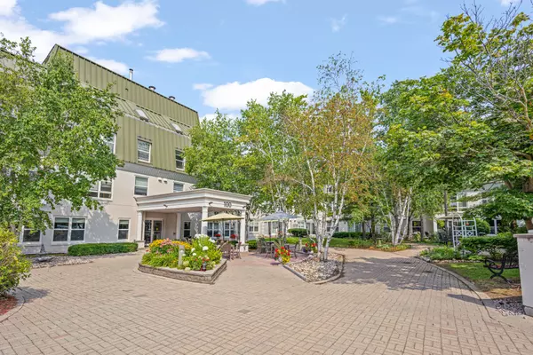 100 Anna Russell WAY #218, Markham, ON L3R 6C7