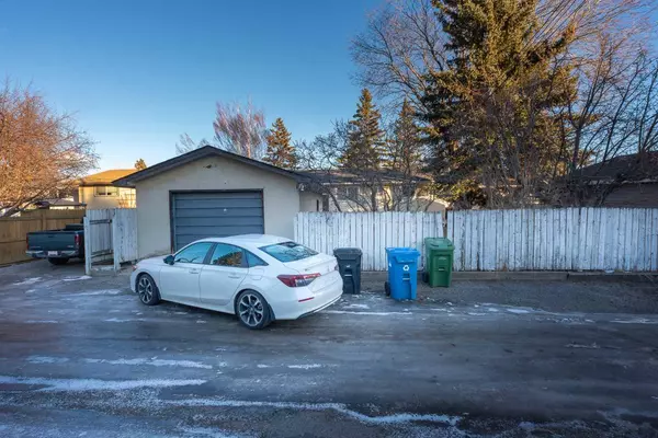 Calgary, AB T2A 2V5,11 Maryvale CRES Northeast