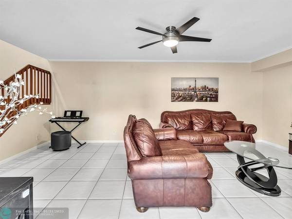 Plantation, FL 33324,708 NW 99 Circle  #708