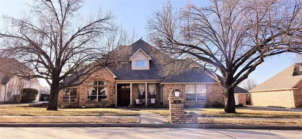 32 Royal Oaks Circle, Denton, TX 76210