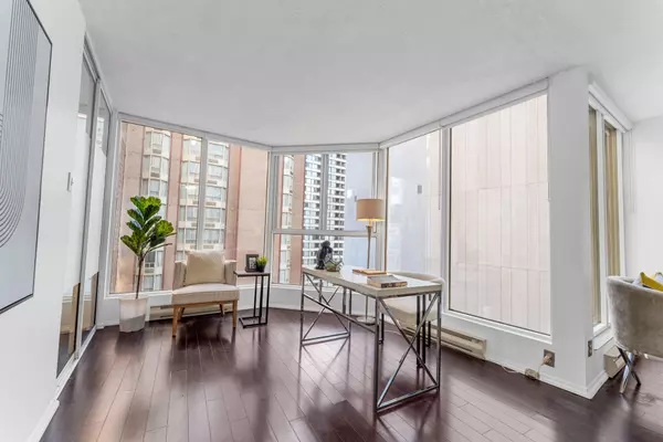 55 Centre AVE #1402, Toronto, ON M5G 2H5