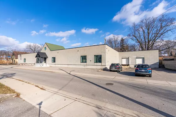 Middlesex, ON N6B 3N1,22 Pegler ST S #A