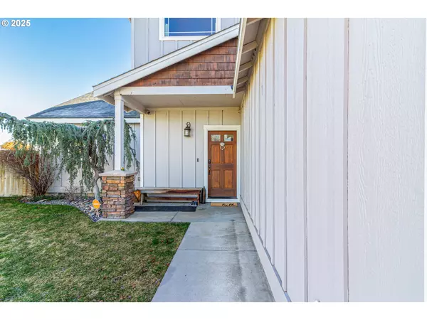 Hermiston, OR 97838,382 NW CRESTVIEW CT