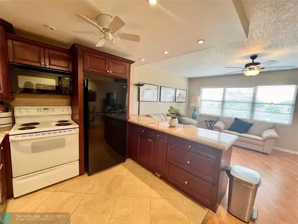 Deerfield Beach, FL 33442,466 Grantham E  #466