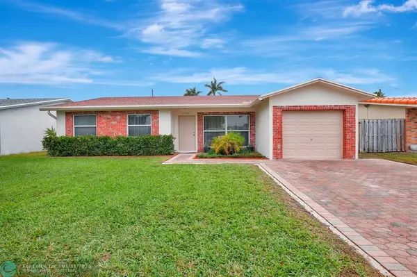 11431 NW 37th St, Sunrise, FL 33323