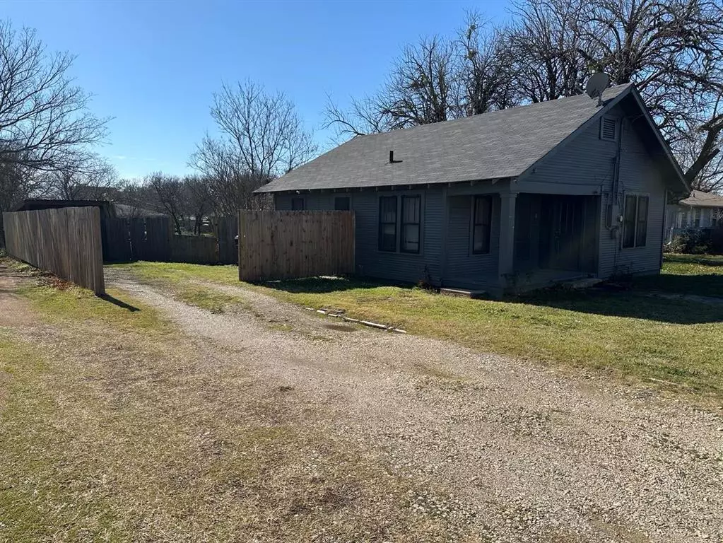 Jacksboro, TX 76458,253 W Archer Street