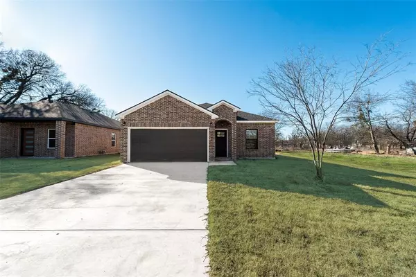 Quinlan, TX 75474,312 N 5th Street