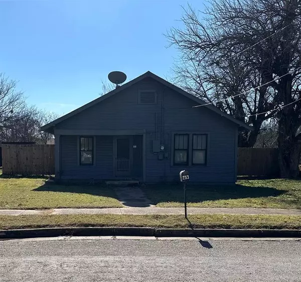 Jacksboro, TX 76458,253 W Archer Street