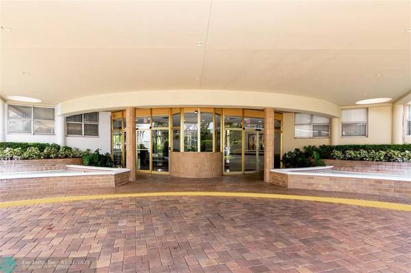 Hallandale Beach, FL 33009,100 Golden Isles Dr  #408