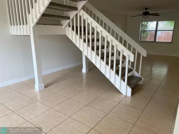 Delray Beach, FL 33484,5278 TENNIS LN