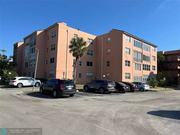 Lauderdale Lakes, FL 33311,2861 Somerset Dr  #101