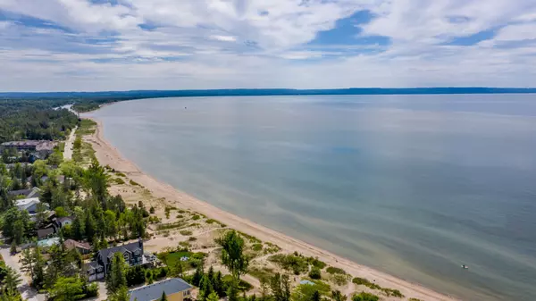 Wasaga Beach, ON L9Z 2P4,395 Eastdale DR