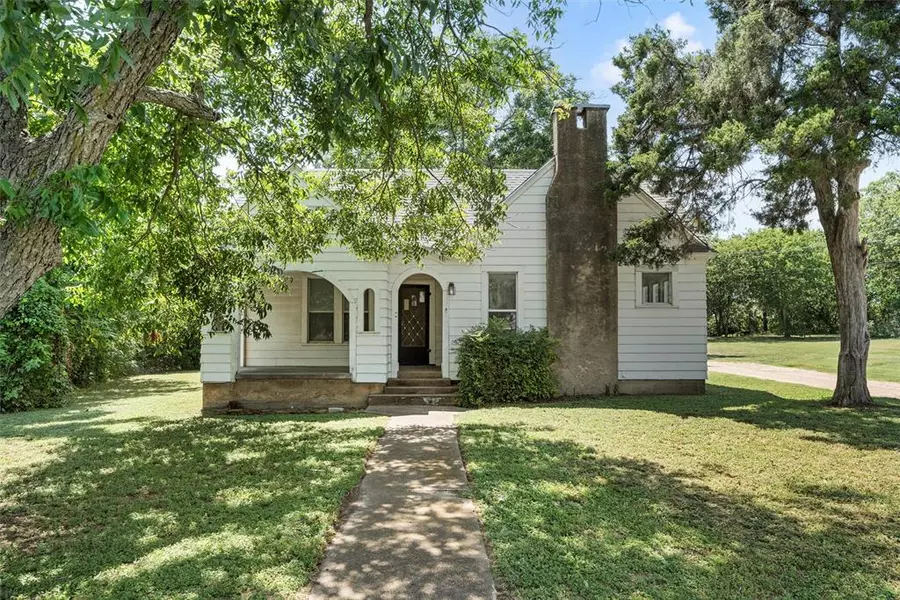 1110 S Harrison Street, West, TX 76691