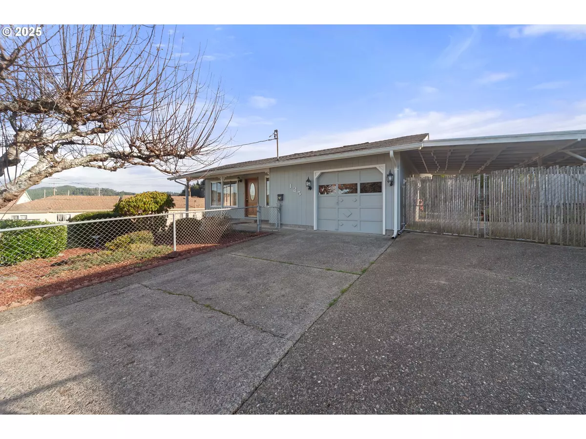 Reedsport, OR 97467,125 HOLLY CT