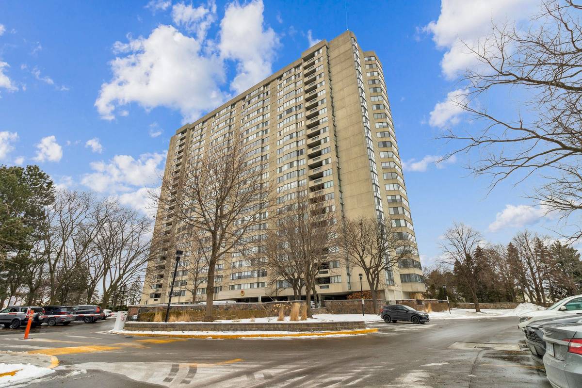 Toronto E05, ON M1W 3E6,2350 Bridletowne CIR #1911