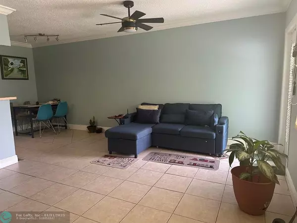 Deerfield Beach, FL 33442,283 Newport R  #283