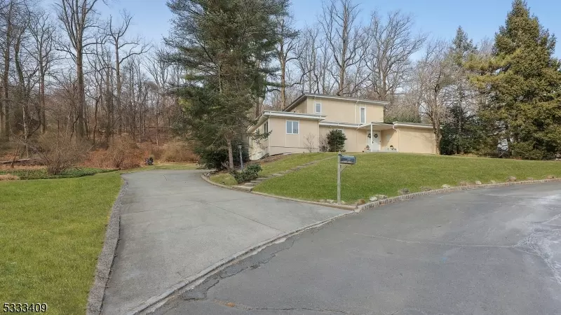 361 Greenbrier Ct, Mountainside Boro, NJ 07092