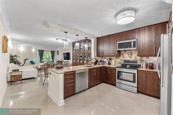 961 SE 20th Ave  #202, Deerfield Beach, FL 33441