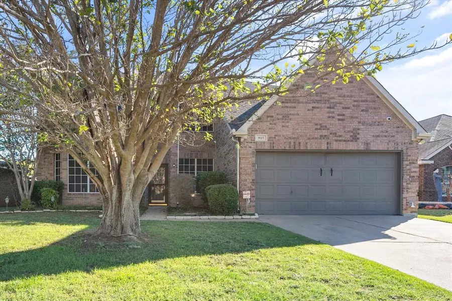 915 Hidden Lake Drive, Burleson, TX 76028