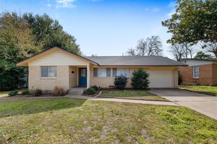 1004 W Tucker Boulevard, Arlington, TX 76013