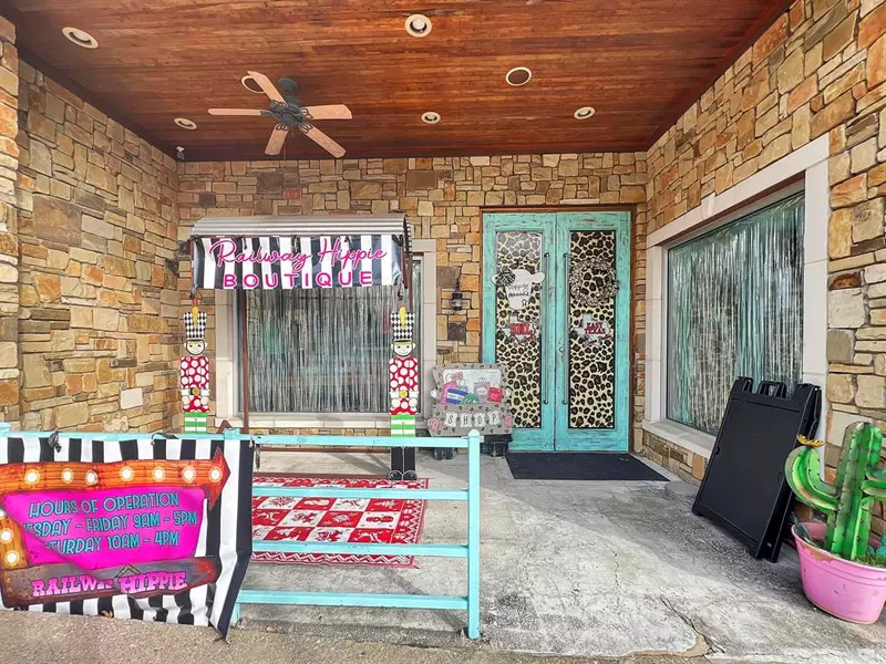 102 N Palestine, Athens, TX 75751