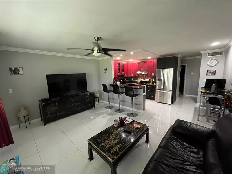 2455 NE 51st St  #E103, Fort Lauderdale, FL 33308