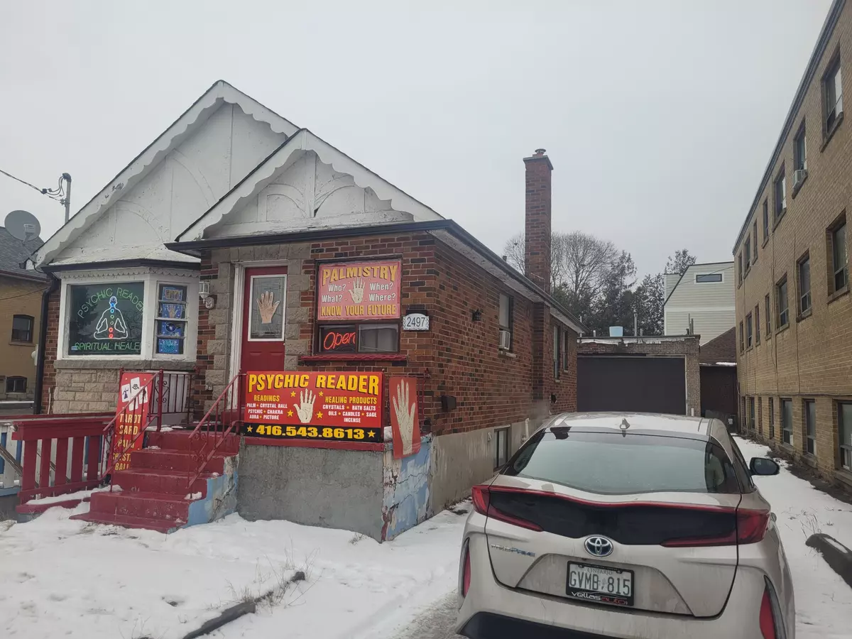 Toronto W04, ON M6B 3R3,2497 Dufferin ST