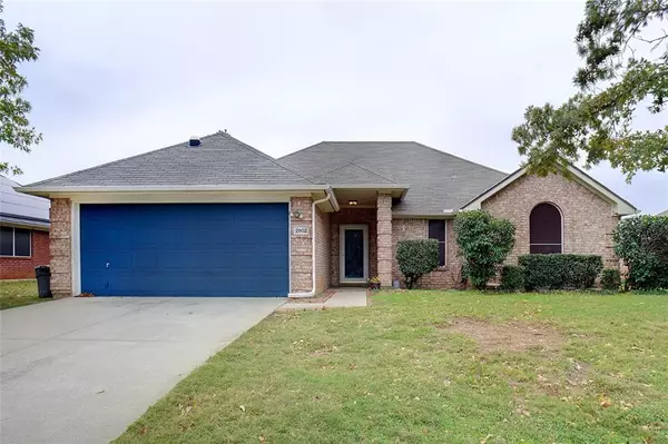 2902 Hollis Drive, Corinth, TX 76210