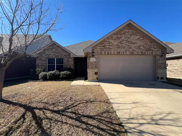 9229 Tierra Verde Drive, Fort Worth, TX 76177