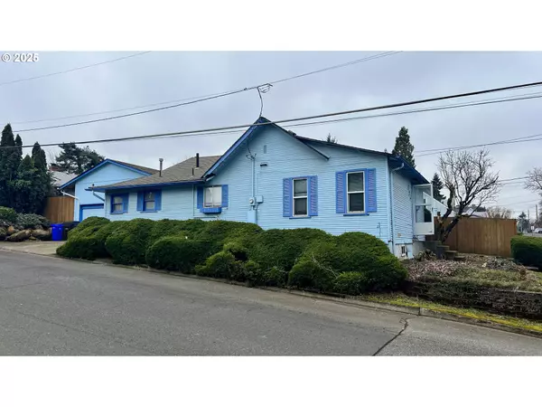 624 MOUNT HOOD ST, Oregon City, OR 97045