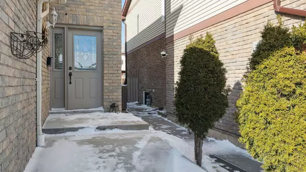 Brampton, ON L6Y 2L1,33 Dafoe CRES