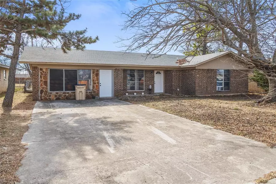 1005 E Fitzgerald Street, Bangs, TX 76823