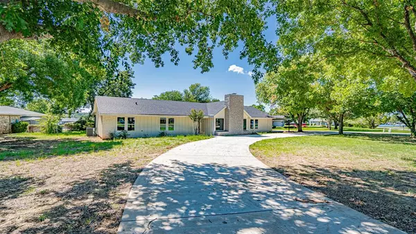 3921 Winding Way, Granbury, TX 76049