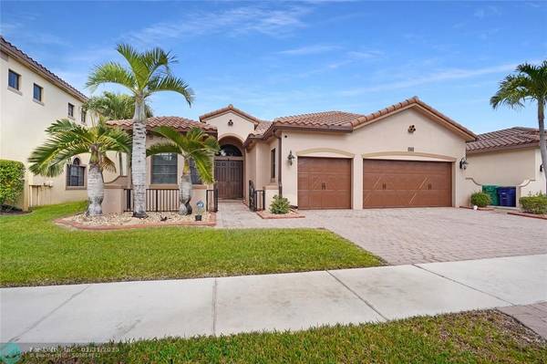 8715 NW 41st St, Cooper City, FL 33024