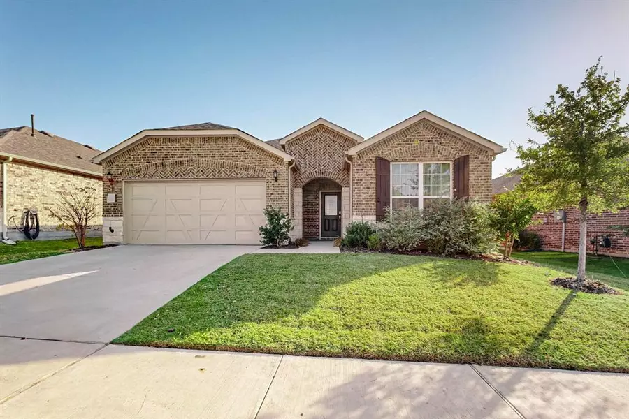 944 Memorial Drive, Little Elm, TX 76227