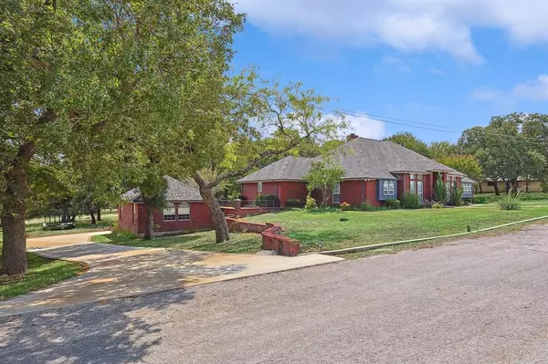 Runaway Bay, TX 76426,309 Lakeview Drive