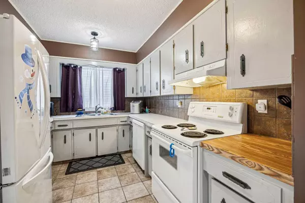 Calgary, AB T2W 3K4,262 Woodside CIR Southwest